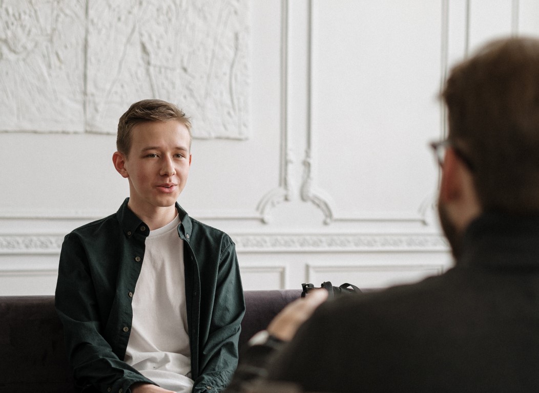 horiz pexels-cottonbro-4100669